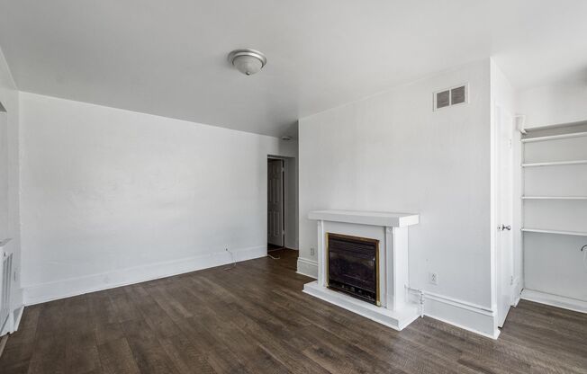 2 beds, 1 bath, 800 sqft, $899, Unit 103 W Lincoln Ave #9