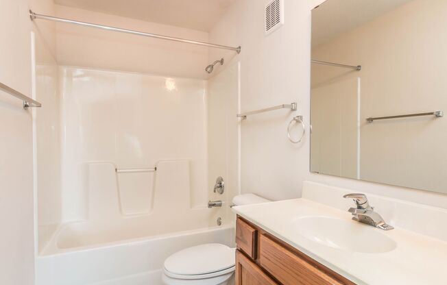 2 beds, 2 baths, 1,058 sqft, $1,160, Unit 2215