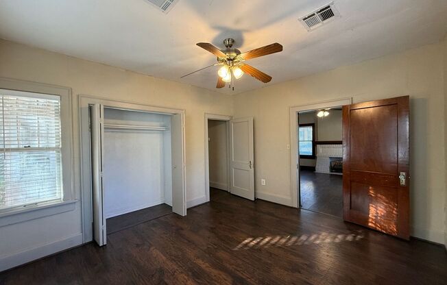 2 beds, 1 bath, $1,295