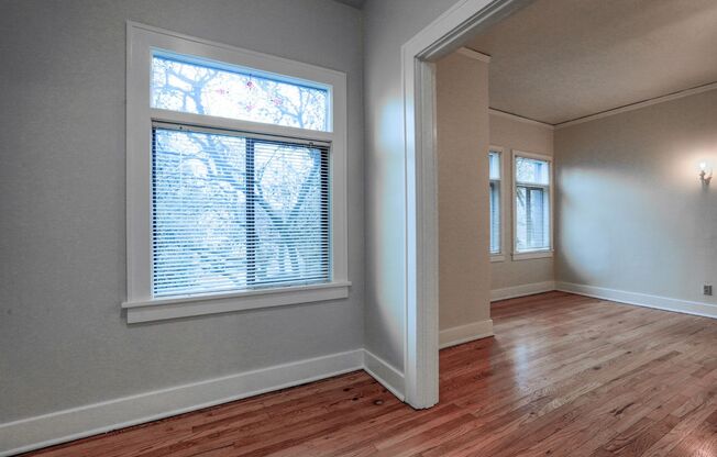 Studio, 1 bath, 425 sqft, $1,275, Unit 212