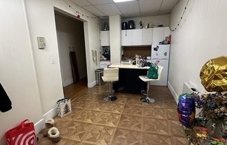 3 beds, 1 bath, 800 sqft, $3,650, Unit 2