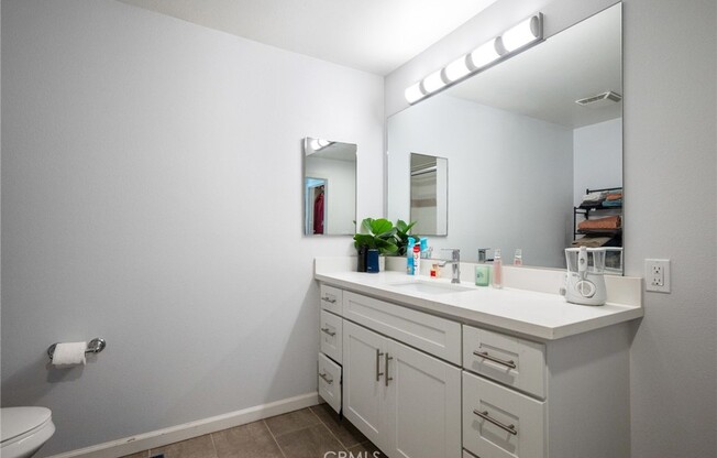 1 bed, 1 bath, 899 sqft, $2,700, Unit 210