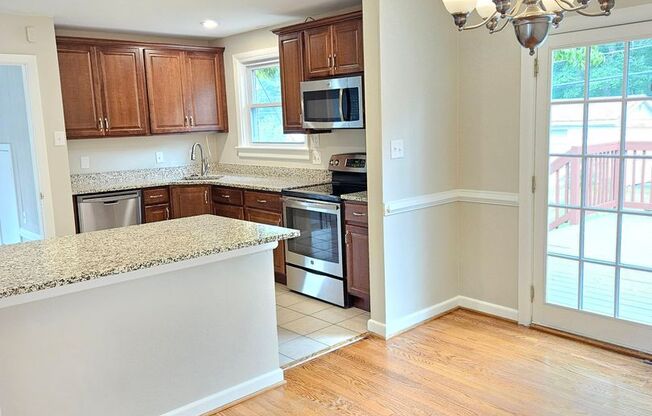 3 Bedroom 1.5 Ba Brick Rancher Near I-64