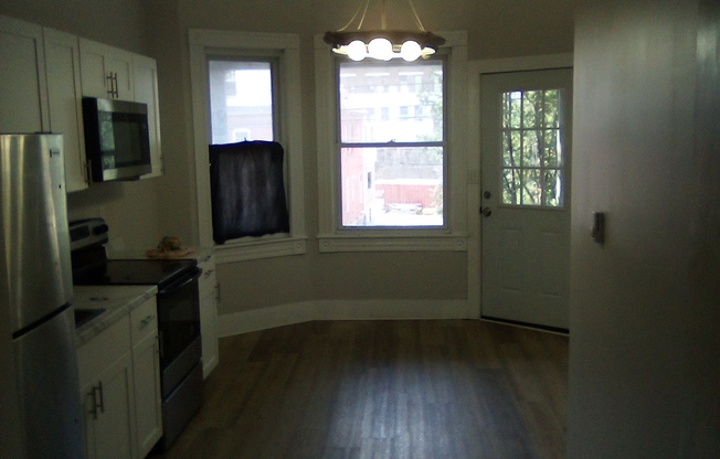 325 CEDAR AVE
