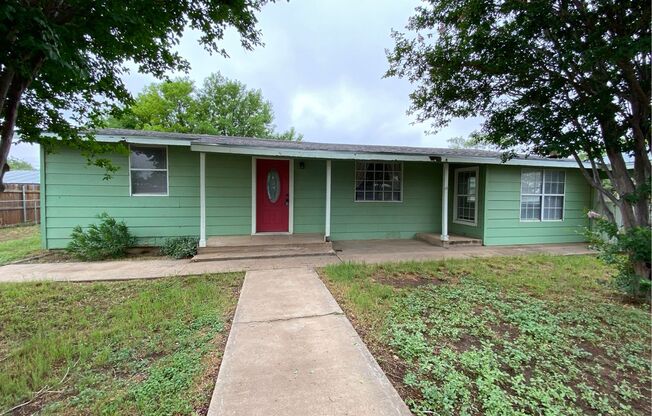Large family home in Grape Creek!