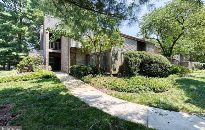 Welcome to Cross Fox Lane, a 3bd 2.5bth home in the lovely and sought after Wilde Lake community in Columbia!