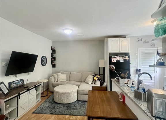 166 W 6 ST