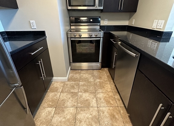 1 bed, 1 bath, 744 sqft, $3,500, Unit 2401