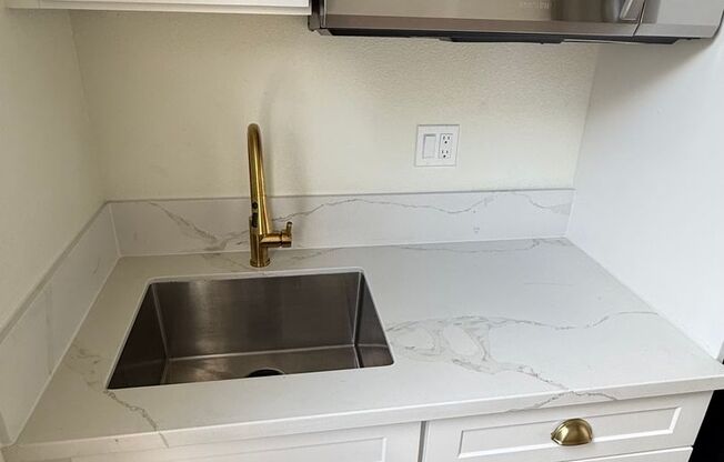 Studio, 1 bath, 166 sqft, $1,400, Unit 318