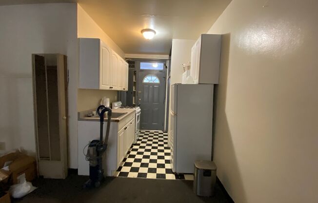 Studio, 1 bath, $795, Unit 3
