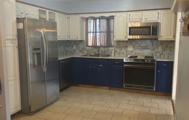 Charming 3-Bedroom Home with Pool in Jefferson Terrace/Woodlawn Lake Area