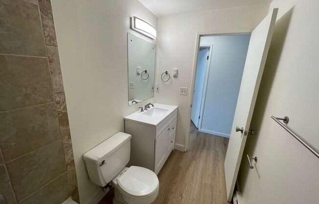 2 beds, 1 bath, 780 sqft, $1,100, Unit 11