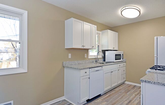 Spacious 5bed|2bath Home w/ Large Backyard & Garage