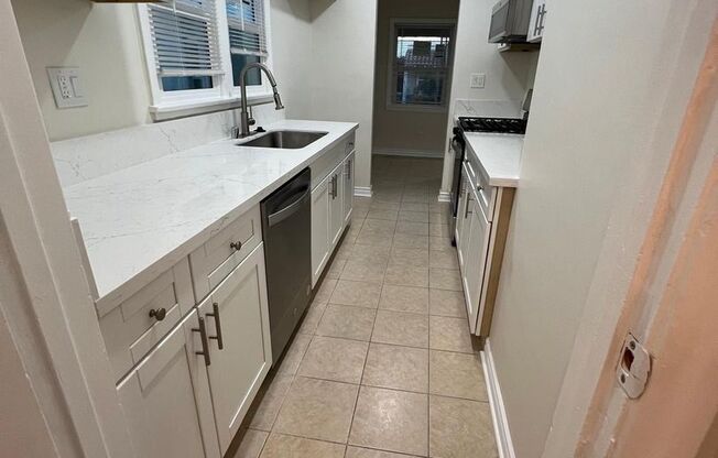 2 beds, 1 bath, 900 sqft, $2,600, Unit 844