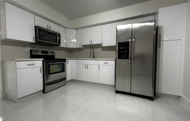 5403 W 22 CT