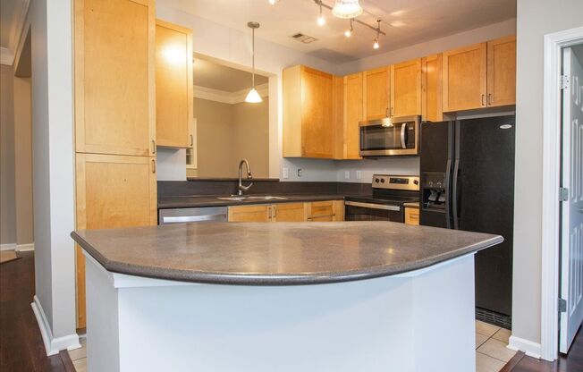 2 beds, 2 baths, $2,100, Unit Unit 2209