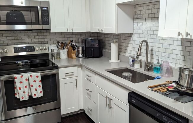 1 bed, 1 bath, 606 sqft, $3,100, Unit 1008