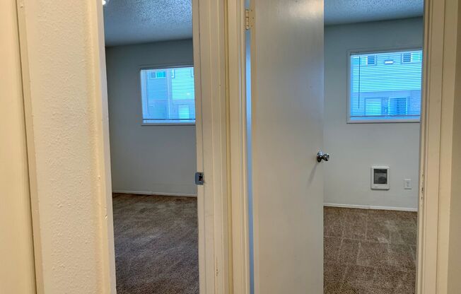 2 beds, 1 bath, 925 sqft, $1,470, Unit 2