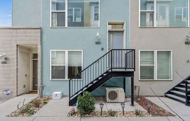 Modern-3 bedroom -3.5 bathroom Townhome in Santa Fe Art District