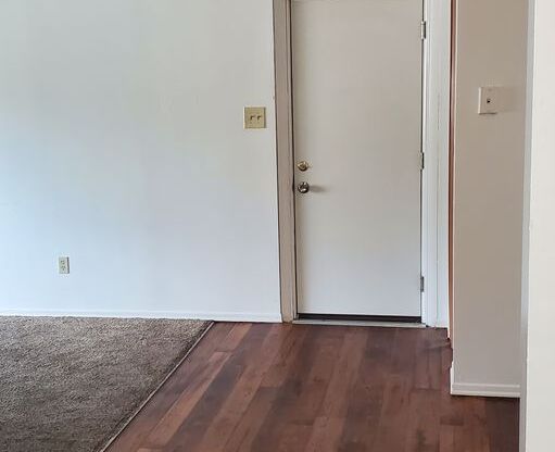 2 beds, 1 bath, 740 sqft, $995, Unit 39