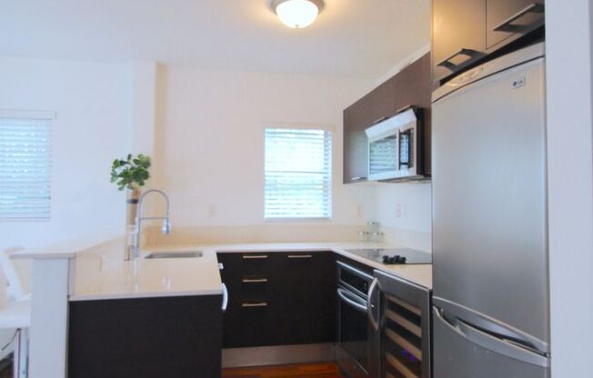 Beautiful garden unit with 1bed/1bath in the heart of South Beach!