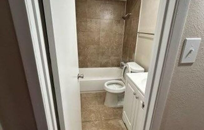 3 beds, 2 baths, 1,350 sqft, $2,055, Unit 3-1623-B