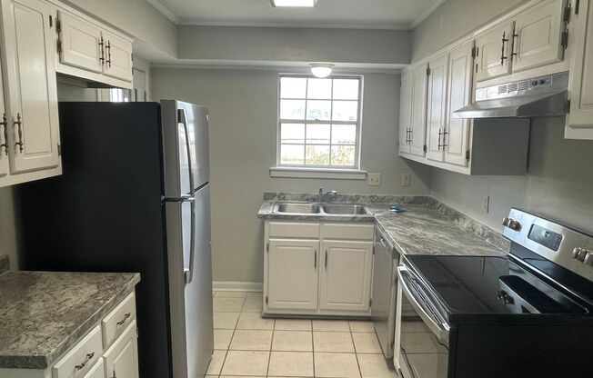 2 Bedroom Townhome in NE Jackson!