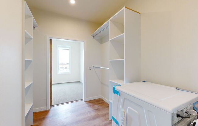 1 bed, 1 bath, 887 sqft, $1,900, Unit 501