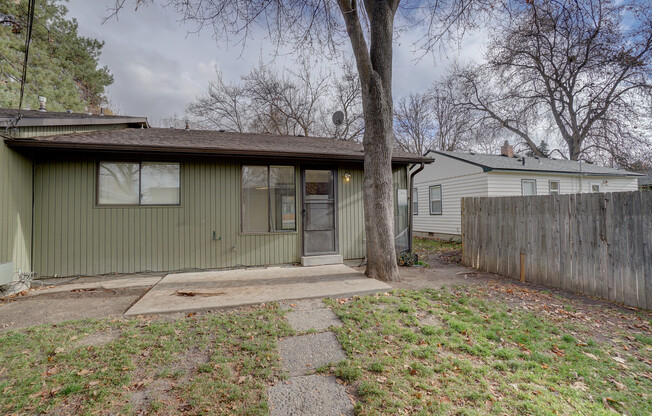 2 bedroom, 1 bath duplex in the North End.