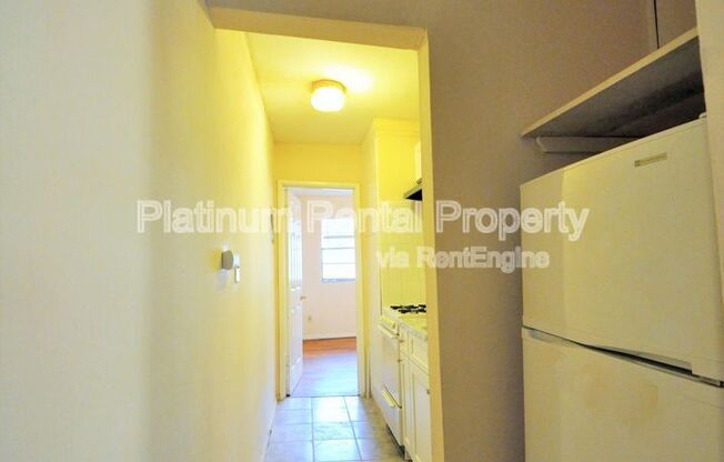 1 bed, 1 bath, 550 sqft, $1,000, Unit 6