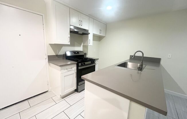 800 Glenoaks Apartments