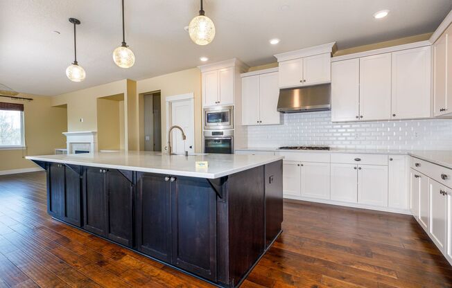 Stunning 5BD Home in Desirable Camas Community!  3400+ Sq Ft And a Fenced Backyard!