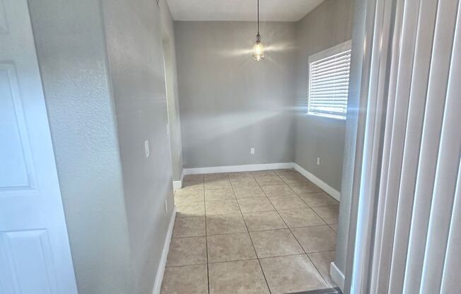 GREAT CONDO NEAR FREEWAY ACCESS!