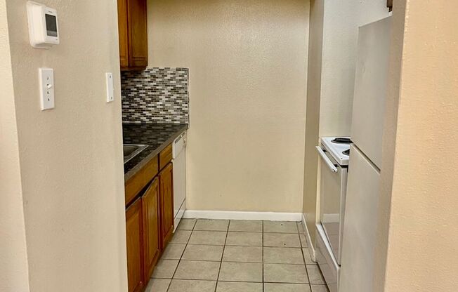 1 bed, 1 bath, 667 sqft, $1,050, Unit 136