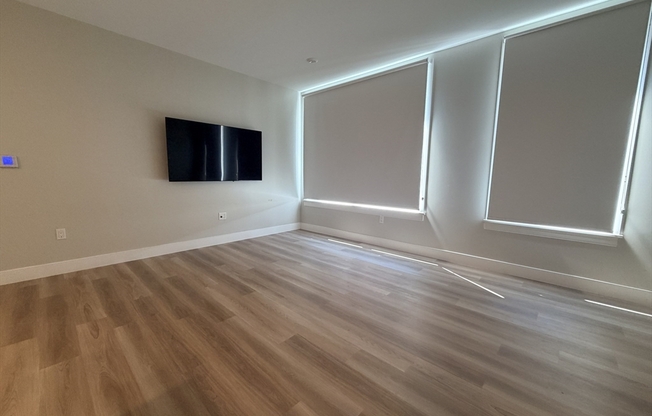 2 beds, 2 baths, 935 sqft, $3,700, Unit 302