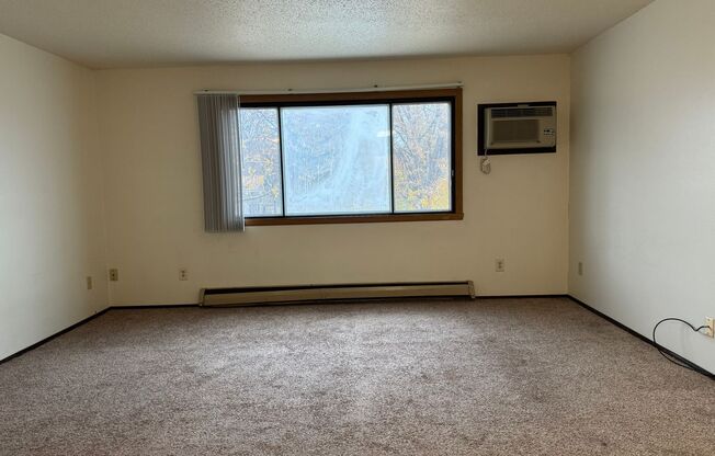 2 beds, 1 bath, 850 sqft, $695, Unit 203