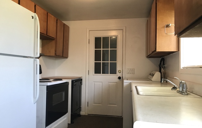 3 beds, 1 bath, $2,495