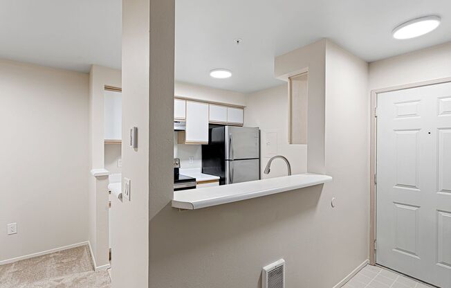 2 beds, 2 baths, 980 sqft, $2,300, Unit SR307