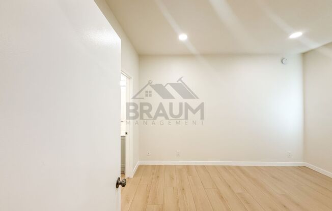 2 beds, 2 baths, 1,000 sqft, $2,450, Unit 215