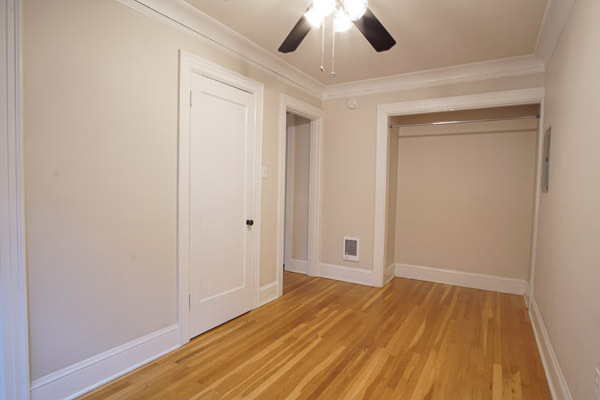Bright Top Floor One-Bedroom in Amazing Location!