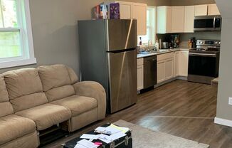 2 beds, 1.5 baths, $1,925, Unit 221.5 E. 16th St