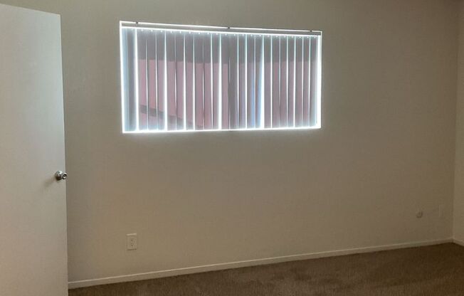 2 beds, 1 bath, 992 sqft, $1,250, Unit 4760-105