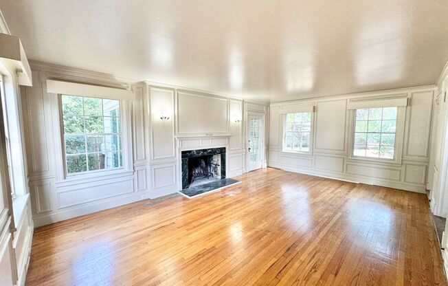 2245 W Oak