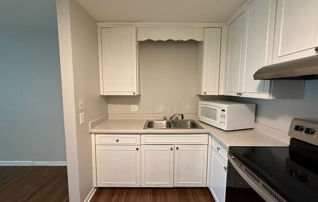 1 bed, 1 bath, 640 sqft, $1,095, Unit A2