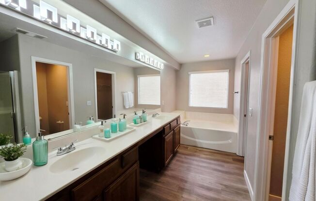 Beautiful 4bd 2.5ba in the Northwest!