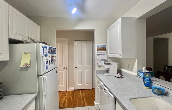 3 beds, 2 baths, 1,291 sqft, $5,800, Unit 402