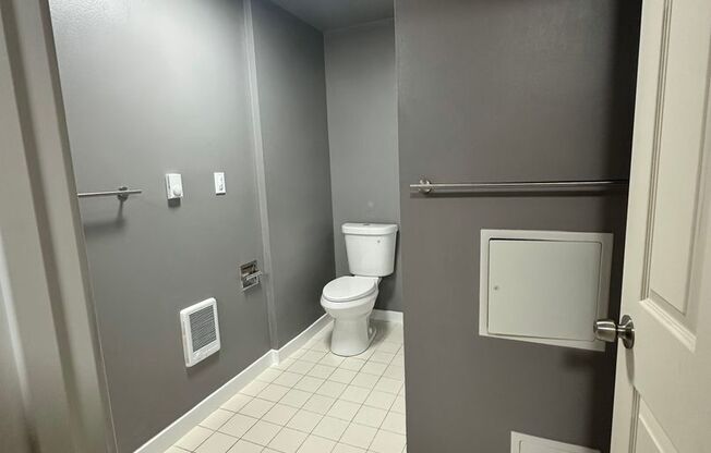 2 beds, 1 bath, 765 sqft, $1,925, Unit Unit 06