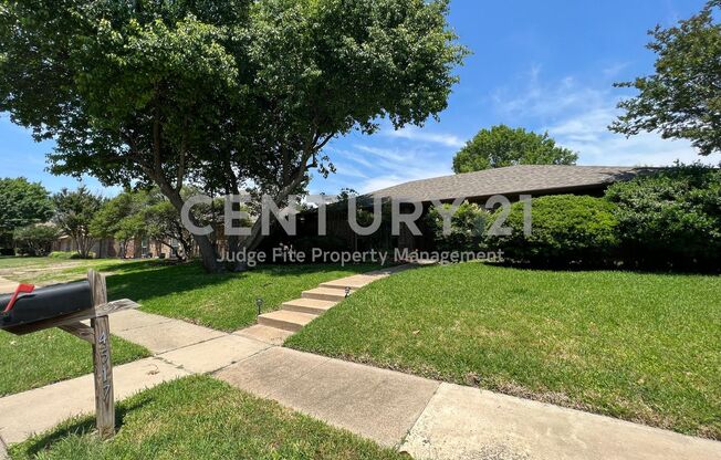 Roomy 3/2/2 in Plano For Rent!