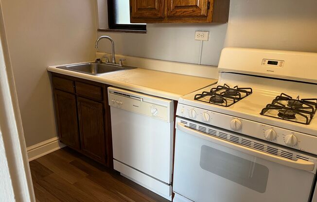2 beds, 1 bath, 800 sqft, $1,720, Unit 6236 Fifth Ave. #301A