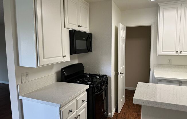 2 beds, 2 baths, 959 sqft, $2,795, Unit 0228